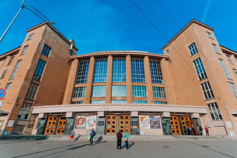 Дворец искусств ленинградской области фото зала с местами
